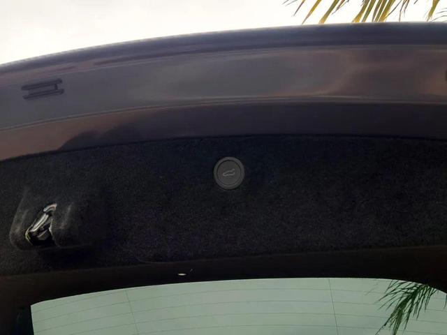 Photo of 2022 grey Tesla Model X