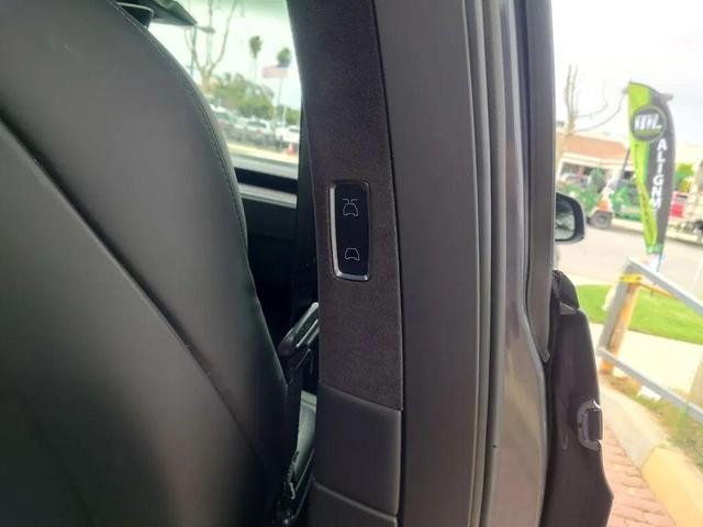 Photo of 2022 grey Tesla Model X