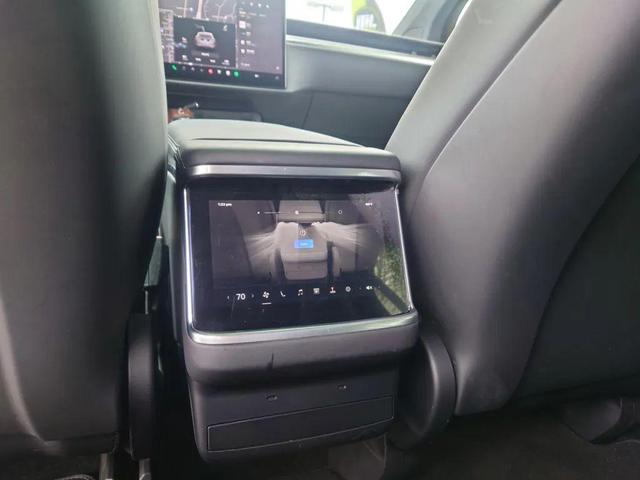 Photo of 2022 grey Tesla Model X