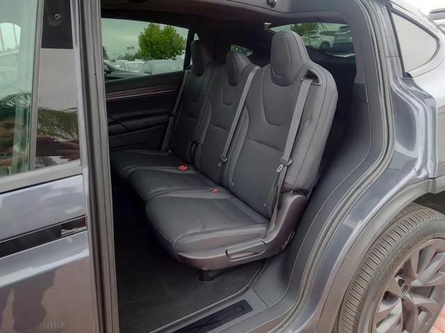 Photo of 2022 grey Tesla Model X
