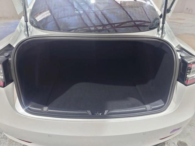 Photo of 2018 white Tesla Model 3