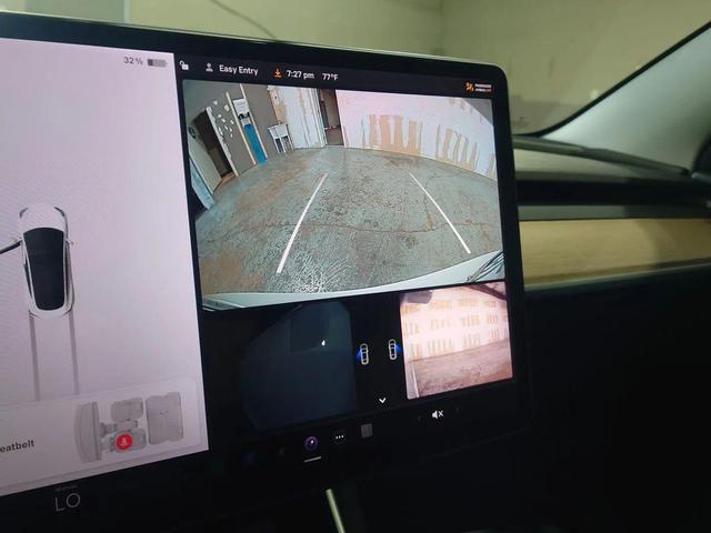 Photo of 2018 white Tesla Model 3