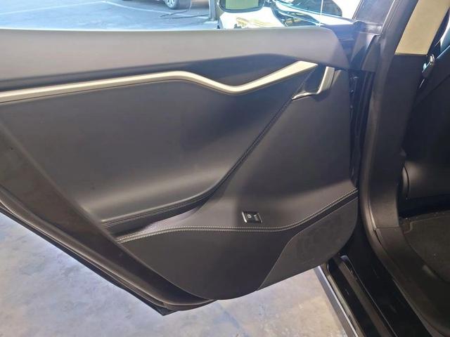 Photo of 2017 Black Tesla Model S