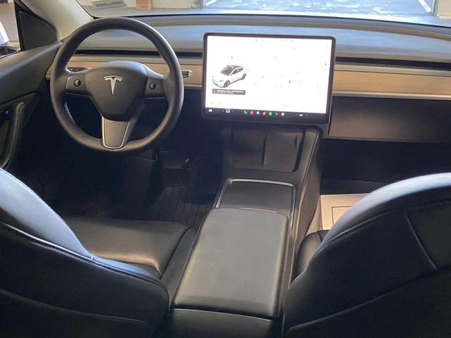 Photo of 2021 white Tesla Model Y