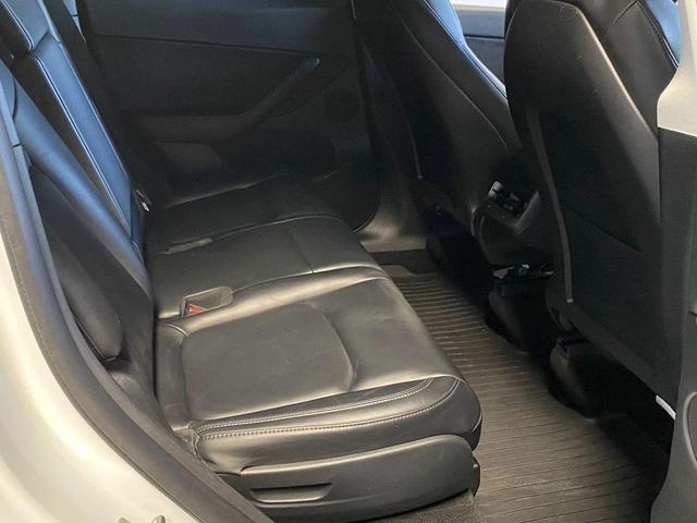 Photo of 2021 white Tesla Model Y