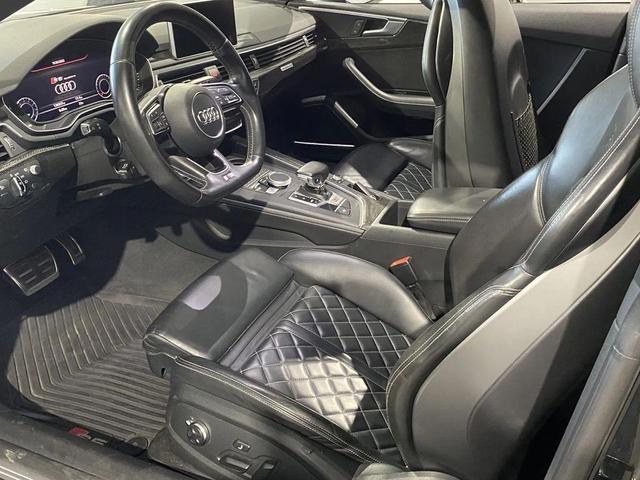 Photo of 2018 black Audi S5