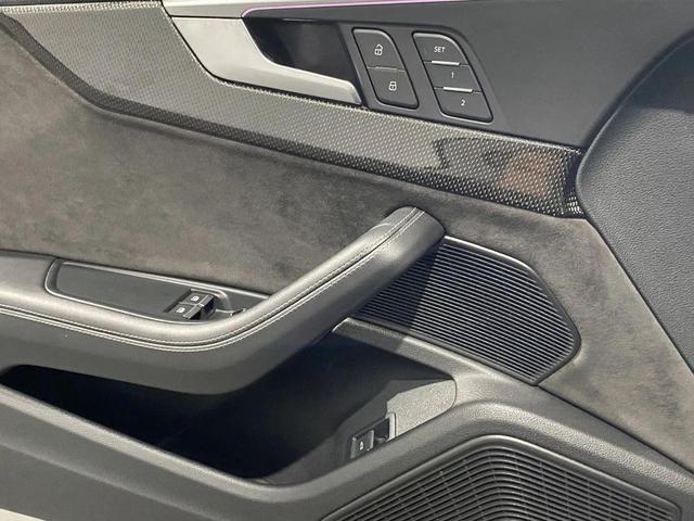 Photo of 2018 black Audi S5