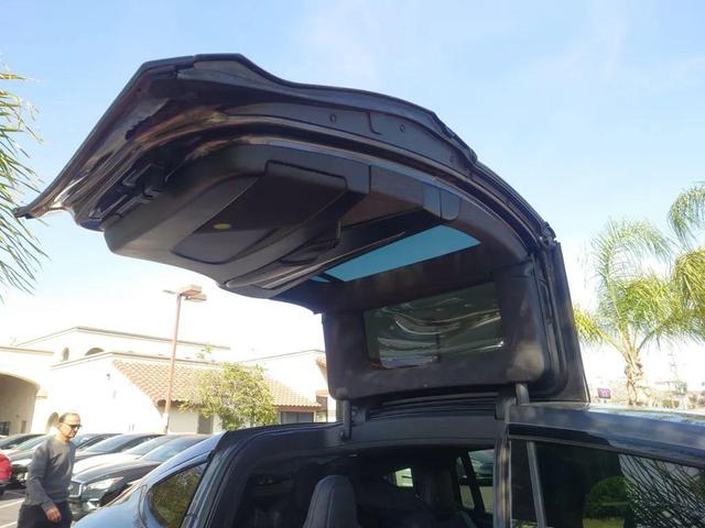 Photo of 2022 Grey Tesla Model X