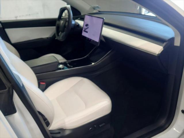 Photo of 2021 White Tesla Model Y