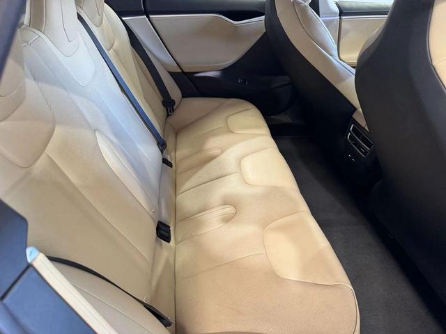 Photo of 2017 white Tesla Model S