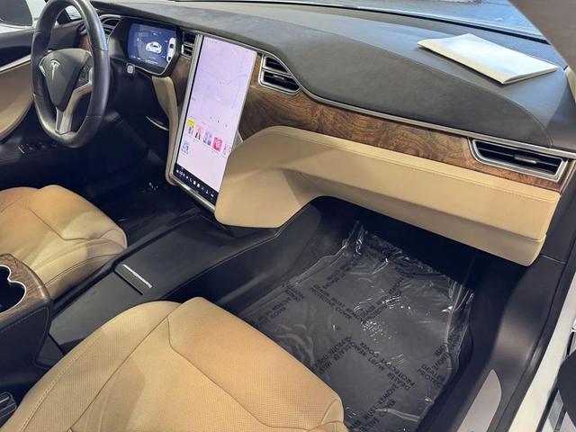 Photo of 2017 white Tesla Model S