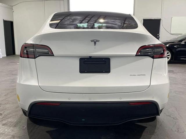 Photo of 2021 white Tesla Model Y