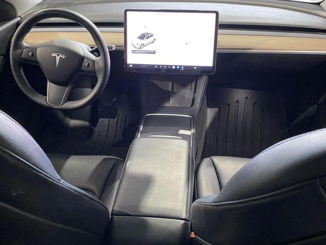 Photo of 2021 white Tesla Model Y