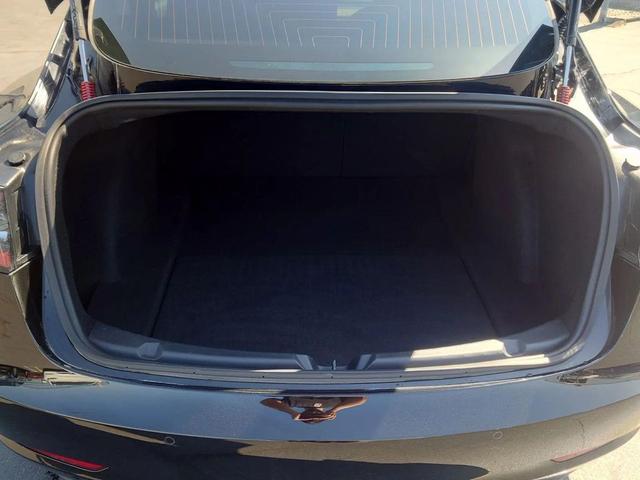 Photo of 2019 black Tesla Model 3