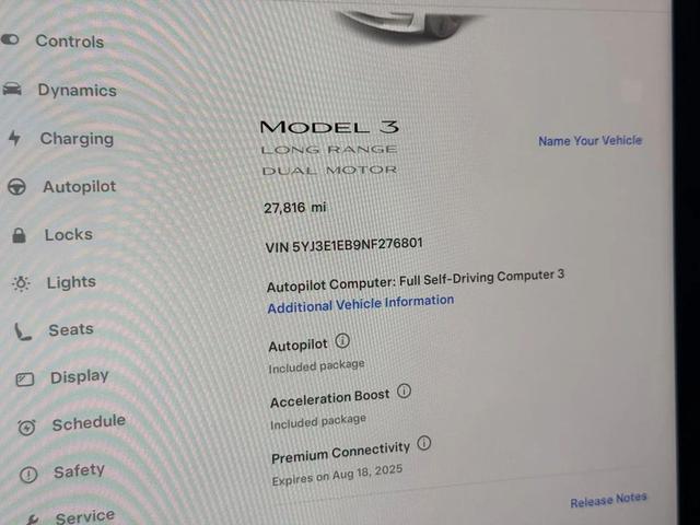 Photo of 2022 white Tesla Model 3