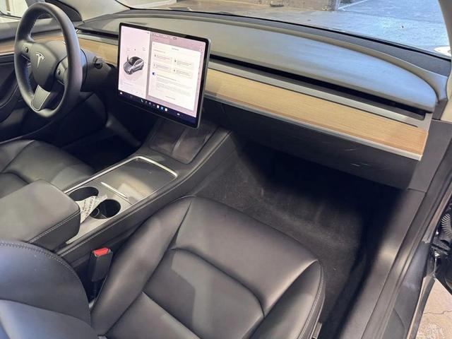Photo of 2023 Gray Tesla Model 3