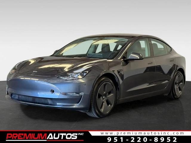 Photo of 2022 Gray Tesla Model 3