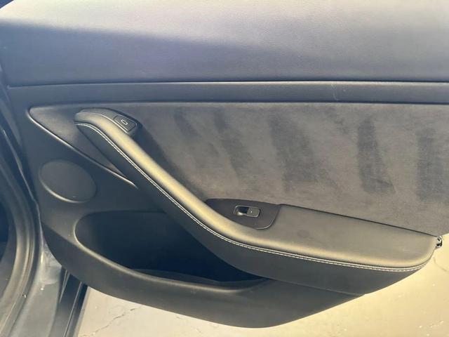 Photo of 2022 Gray Tesla Model 3