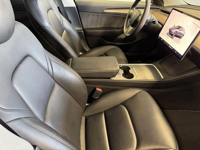 Photo of 2022 Gray Tesla Model 3