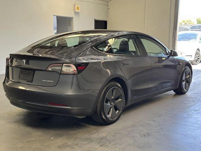 Photo of 2022 Gray Tesla Model 3