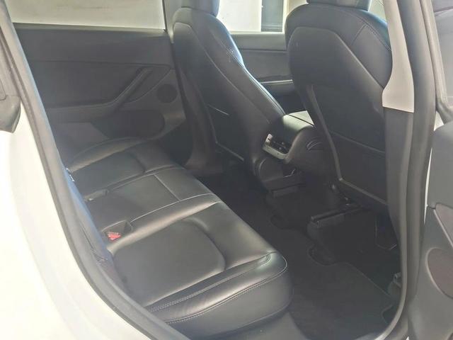 Photo of 2021 White Tesla Model Y