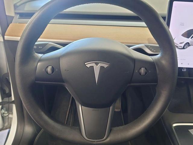 Photo of 2021 White Tesla Model Y
