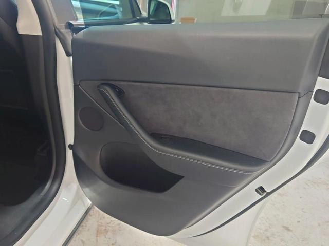 Photo of 2021 White Tesla Model Y
