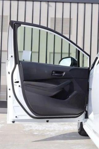 Photo of 2024 Ice Cap Toyota Corolla Hybrid
