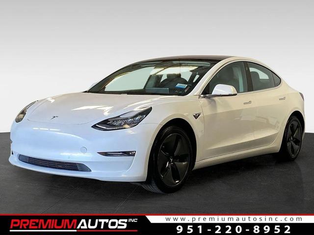 Photo of 2018 White Tesla Model 3