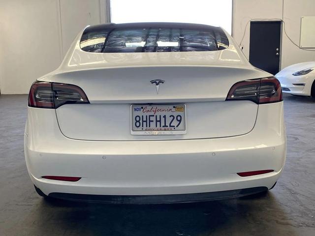 Photo of 2018 White Tesla Model 3