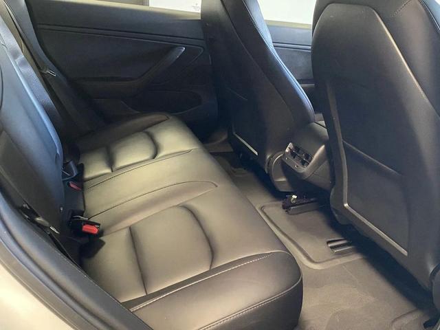 Photo of 2018 White Tesla Model 3