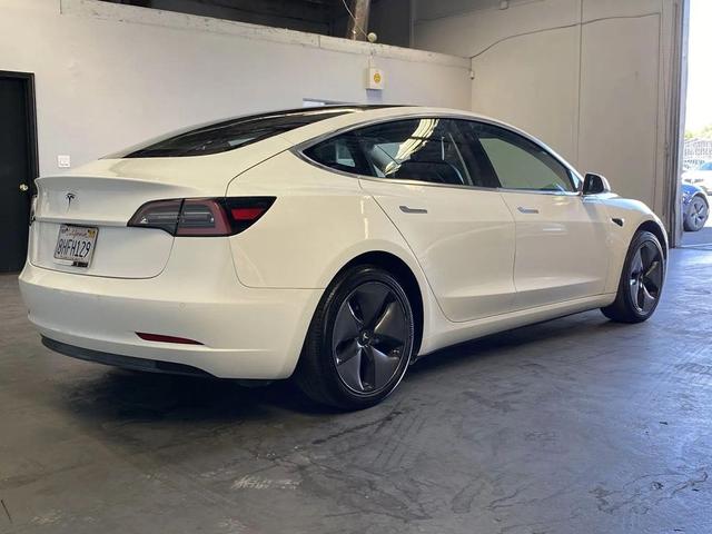 Photo of 2018 White Tesla Model 3