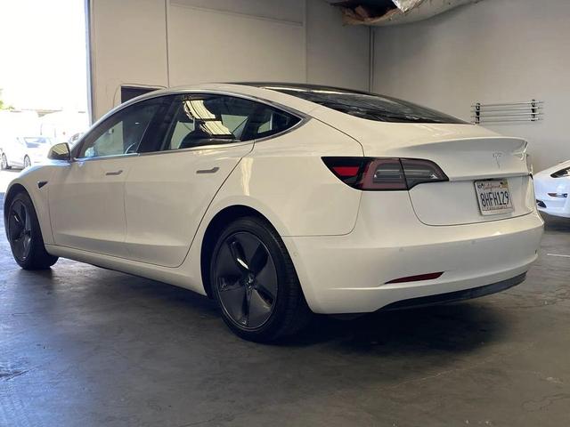 Photo of 2018 White Tesla Model 3