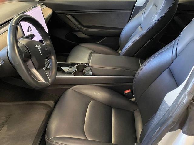 Photo of 2018 White Tesla Model 3