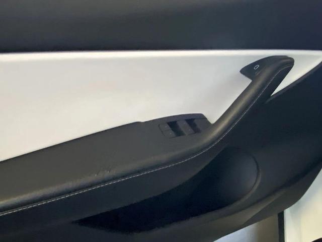 Photo of 2022 White Tesla Model Y
