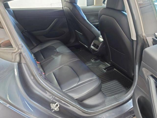 Photo of 2018 Grey Tesla Model 3