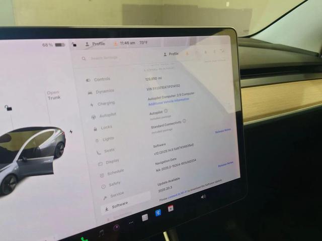 Photo of 2018 Grey Tesla Model 3
