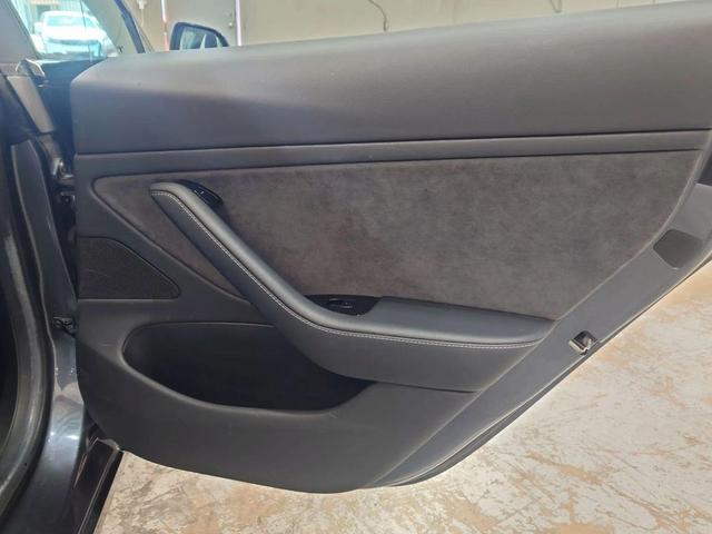 Photo of 2018 Grey Tesla Model 3