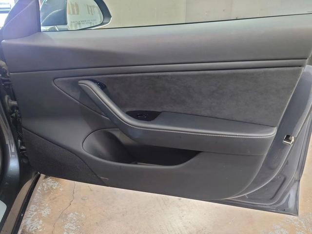 Photo of 2018 Grey Tesla Model 3