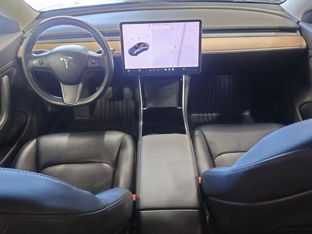 Photo of 2018 Grey Tesla Model 3