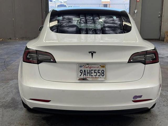 Photo of 2019 White Tesla Model 3