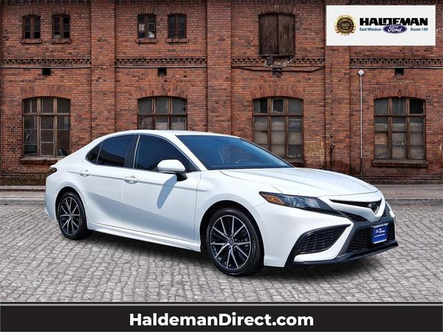 Photo of 2023 Ice Cap Toyota Camry