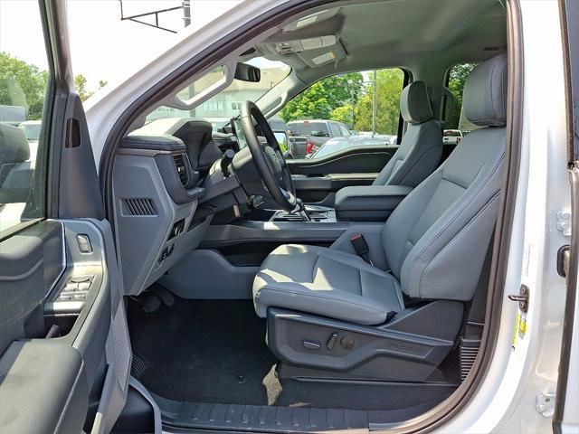 Photo of 2025 Oxford White Ford F-150 Lightning