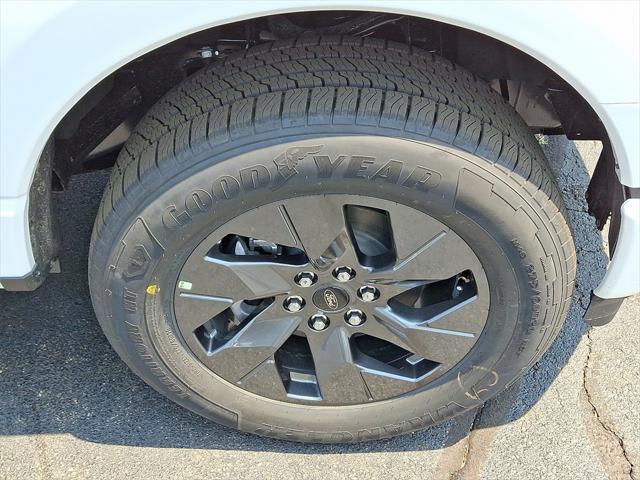 Photo of 2025 Oxford White Ford F-150 Lightning