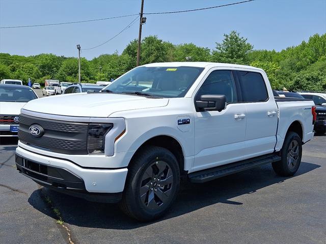 Photo of 2025 Oxford White Ford F-150 Lightning