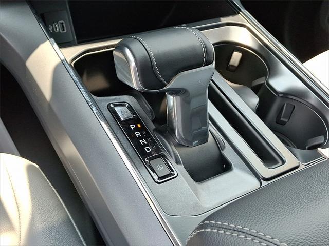 Photo of 2025 Oxford White Ford F-150 Lightning