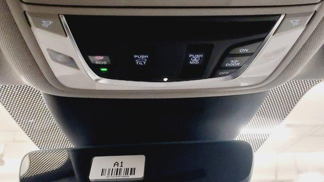 Photo of 2025 Lunar Silver Metallic Acura MDX
