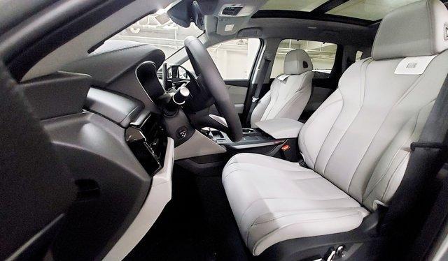 Photo of 2025 Lunar Silver Metallic Acura MDX