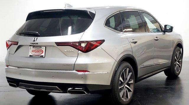 Photo of 2025 Lunar Silver Metallic Acura MDX