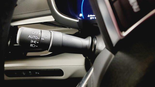 Photo of 2025 Lunar Silver Metallic Acura MDX